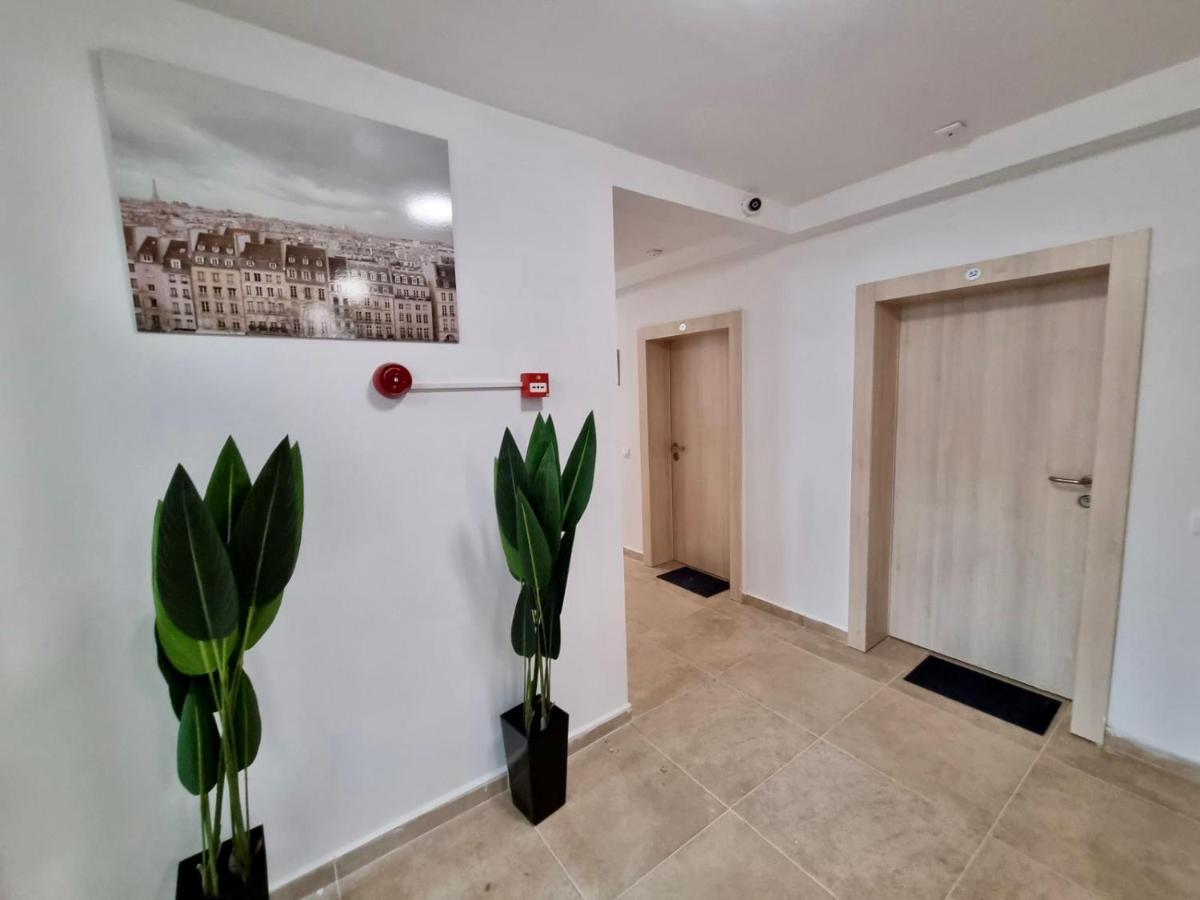 Apartment Family 58